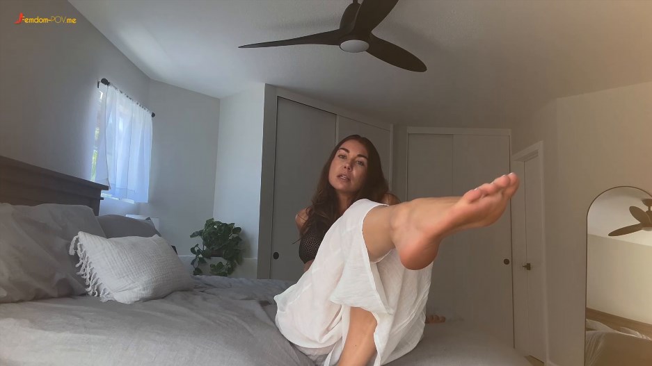 Queen Harper - Foot Slut - Foot Worship JOI (HD)